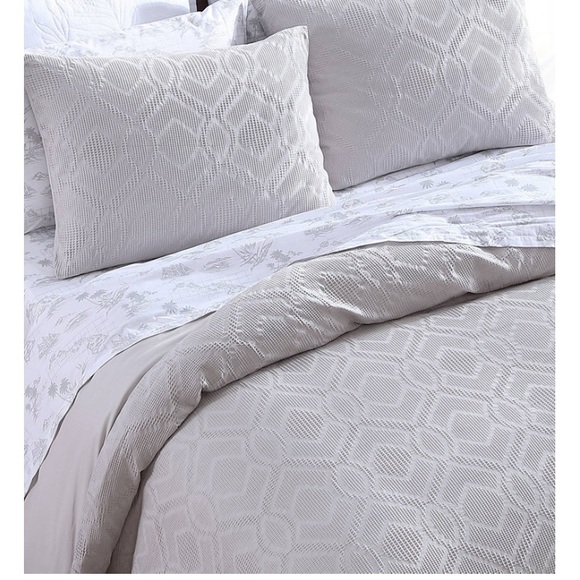 Tommy Bahama Textured Waffle Full/
Queen Duvet Cover 3 Piece Set. Grey - Picture 5 of 11
